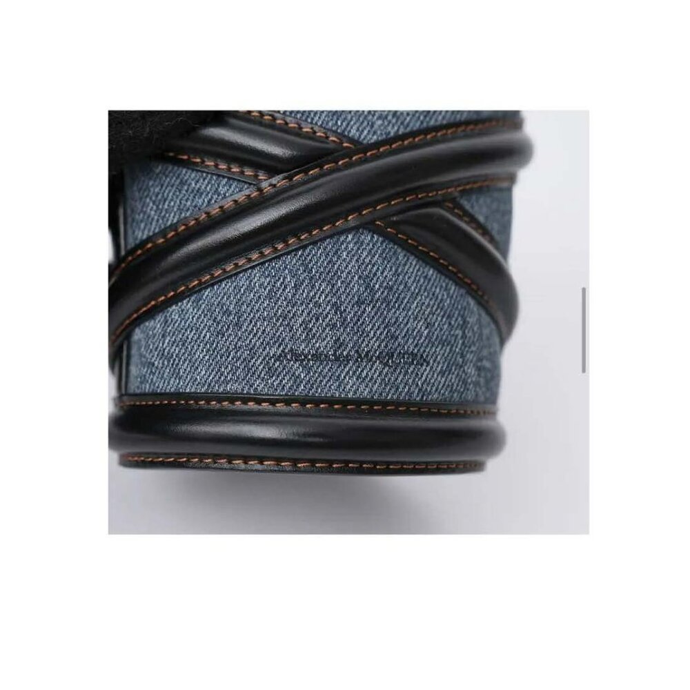 ALEXANDWR McQUEEN: The Curve Small Denim And Leather Bucket Bag - Picture 3 of 7